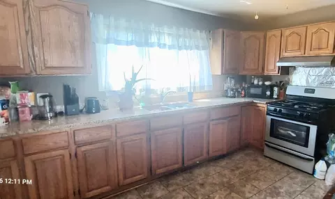 Kitchen - 223 N Sumner Ave, Aurora, IL 60505 photo 4 of 9
