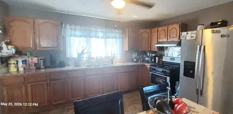 Kitchen - 223 N Sumner Ave, Aurora, IL 60505 photo 6 of 9