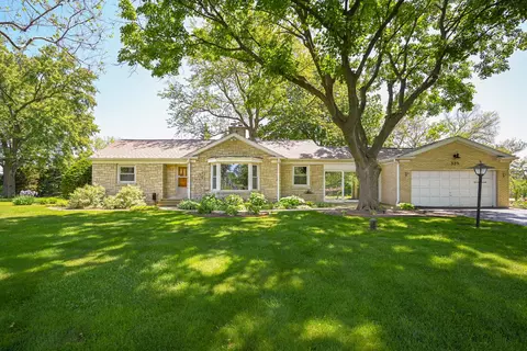325 Lambert Rd, Glen Ellyn, IL 60137