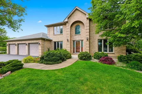 406 Woodview Dr, Prospect Heights, IL 60070