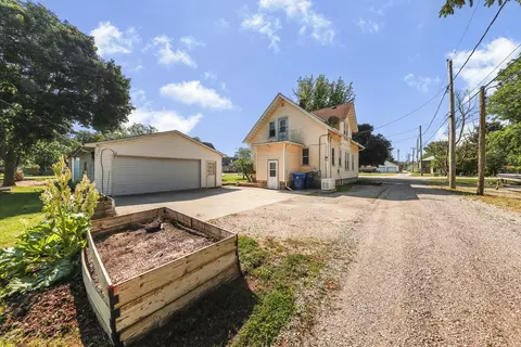 Exterior - 704 North St, Mazon, IL 60444 photo 4 of 5