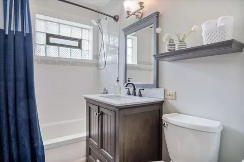 Bath - 630 Long Rd, Glenview, IL 60025 photo 2 of 2