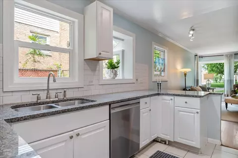 Kitchen - 630 Long Rd, Glenview, IL 60025 photo 3 of 4