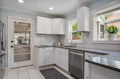 Kitchen - 630 Long Rd, Glenview, IL 60025 photo 2 of 4