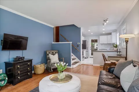 Living - 630 Long Rd, Glenview, IL 60025 photo 2 of 3
