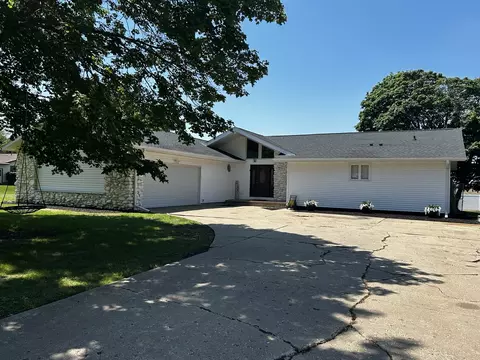 12795 Lawrence Rd, Sterling, IL 61081