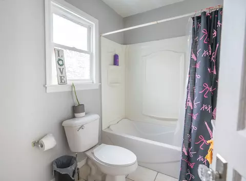 Bath - 265 Slade Ave, Elgin, IL 60120 photo 2 of 2