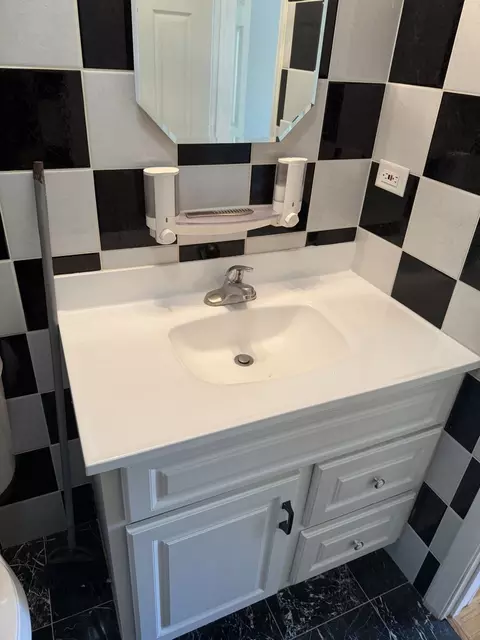 Bath - 606 Bridgeport Pl, Wheeling, IL 60090 photo 1 of 5