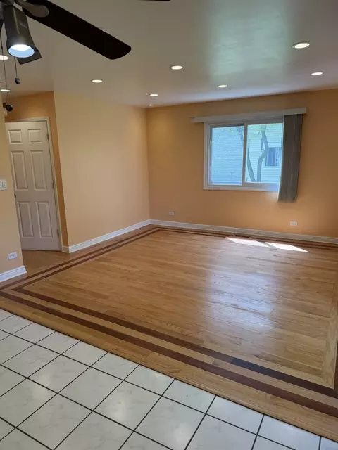 Living - 606 Bridgeport Pl, Wheeling, IL 60090 photo 1 of 3