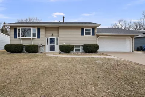 4811 Gaines St, Davenport, IA 52806
