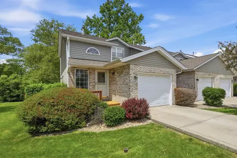 8220 Daniel Dr, Justice, IL 60458