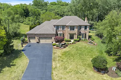 3735 Thunderbird Ln, Crystal Lake, IL 60012