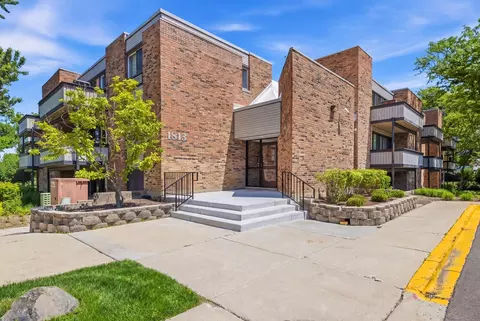 1813 Hemlock Pl #110, Schaumburg, IL 60173