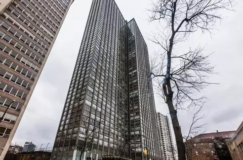 655 W Irving Park Rd #3201, Chicago, IL 60613