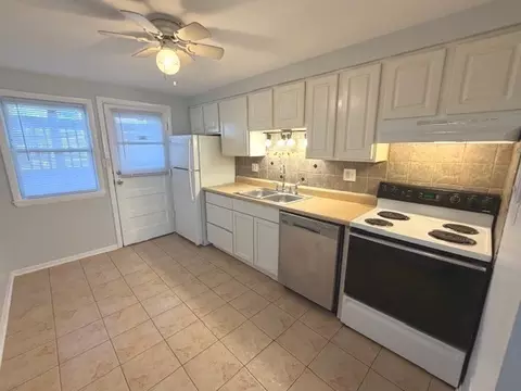 Kitchen - 1030 W 18th St #GN, Broadview, IL 60155 photo 1 of 4