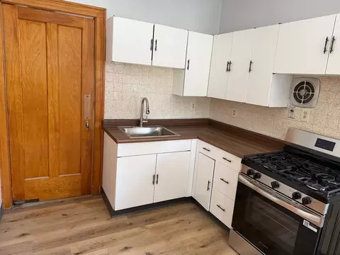 Kitchen - 5633 N Artesian Ave, Chicago, IL 60659 photo 2 of 2