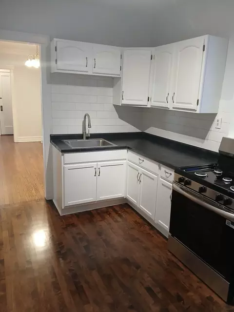 Kitchen - 5633 N Artesian Ave, Chicago, IL 60659 photo 1 of 2