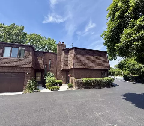 414 S Dee Rd, Park Ridge, IL 60068