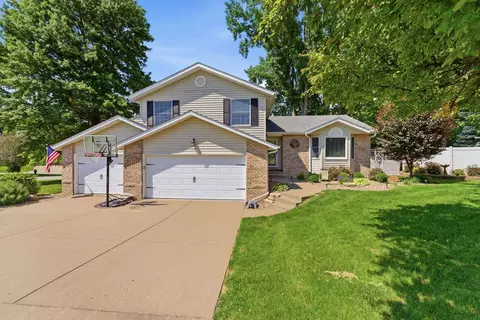 2212 Parkway Dr, Port Byron, IL 61275