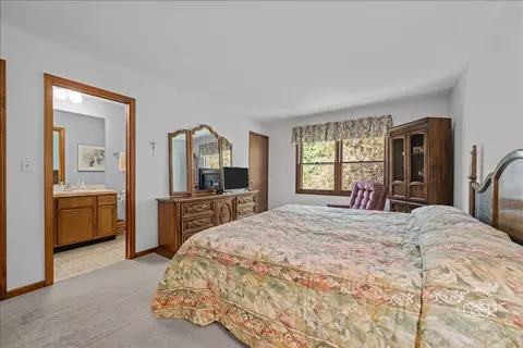 Bedroom - 421 Kickapoo Ave, Batavia, IL 60510 photo 2 of 4