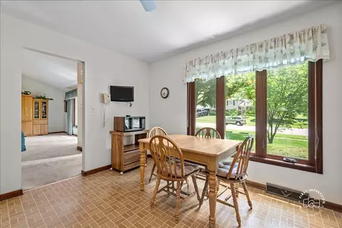 Dining - 421 Kickapoo Ave, Batavia, IL 60510 photo 1 of 1
