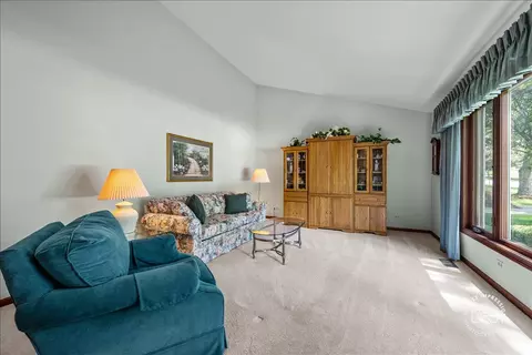 Living - 421 Kickapoo Ave, Batavia, IL 60510 photo 1 of 4