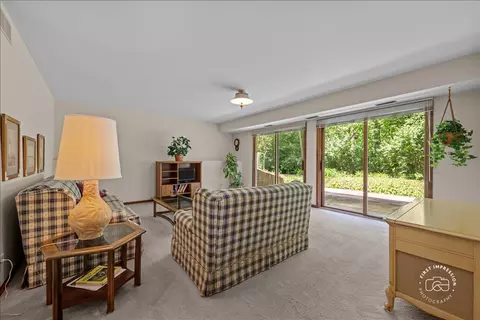 Living - 421 Kickapoo Ave, Batavia, IL 60510 photo 4 of 4