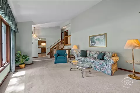 Living - 421 Kickapoo Ave, Batavia, IL 60510 photo 2 of 4
