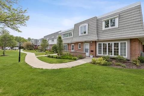 1470 Saint Tropez Ct, Highland Park, IL 60035
