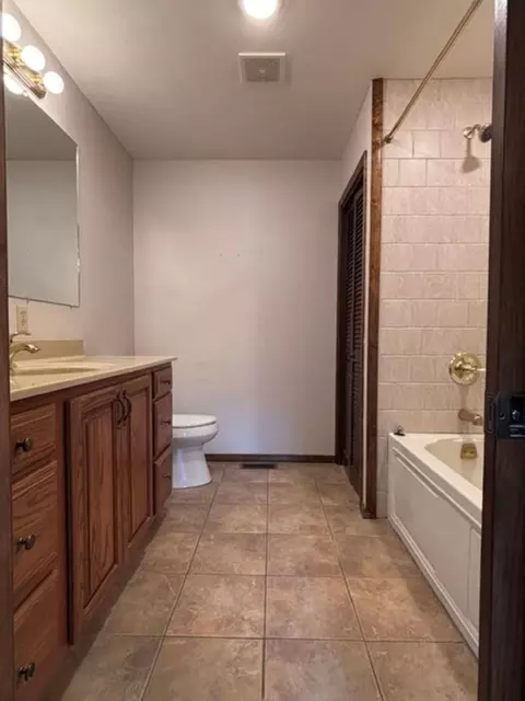 742 Shadwell St, Flora, IL 62839 photo 17
