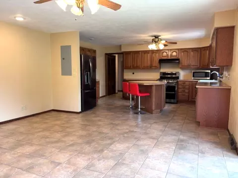 742 Shadwell St, Flora, IL 62839 photo 10