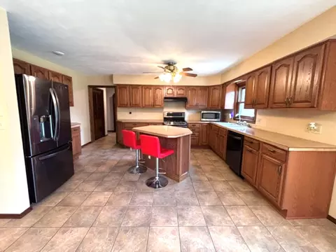 742 Shadwell St, Flora, IL 62839 photo 9