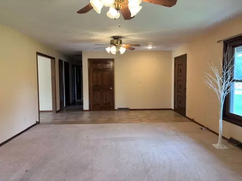 742 Shadwell St, Flora, IL 62839 photo 14