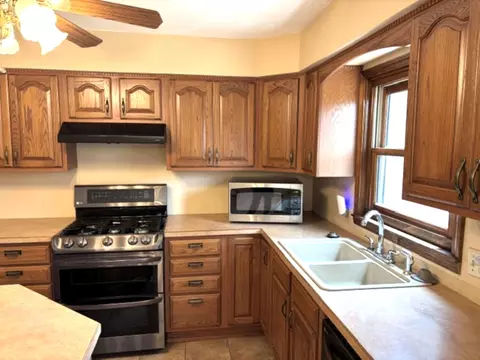 742 Shadwell St, Flora, IL 62839 photo 7