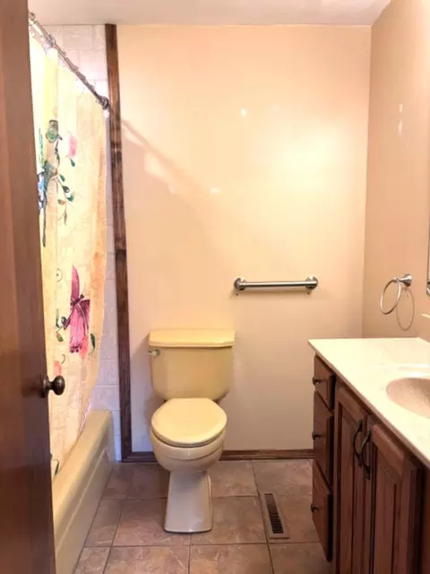742 Shadwell St, Flora, IL 62839 photo 21