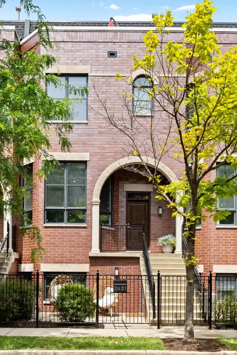 2631 N Hartland Ct, Chicago, IL 60614