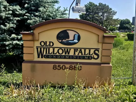 870 E Old Willow Rd E #259, Prospect Heights, IL 60070