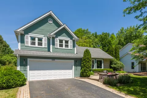 1205 Ardmore Dr, Naperville, IL 60540