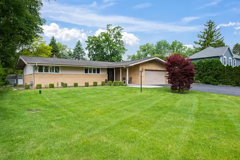 16 S Maple Ln, Prospect Heights, IL 60070
