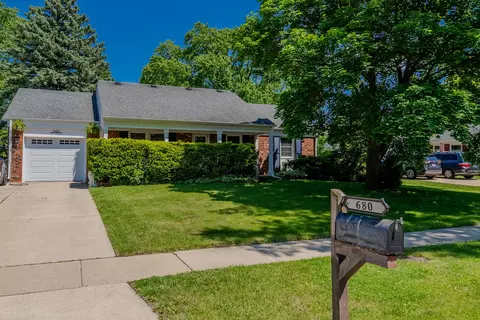 680 Indian Spring Ln, Buffalo Grove, IL 60089