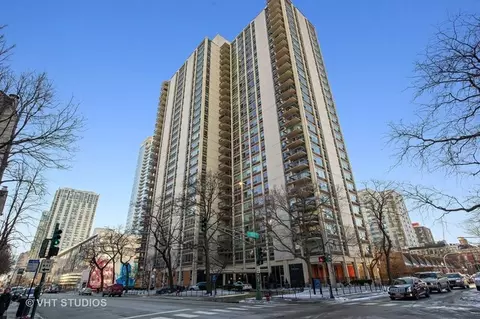 1255 N Sandburg Ter #2210, Chicago, IL 60610