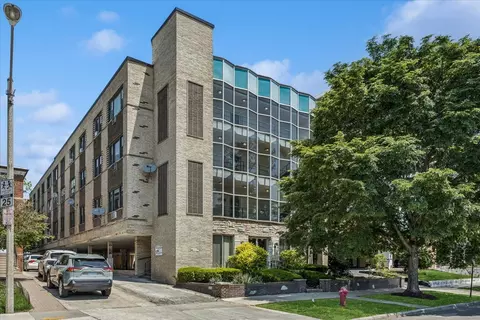 938 North Blvd #201, Oak Park, IL 60301