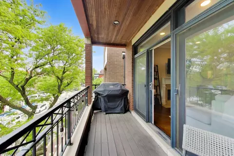 Exterior - 2912 N Sheffield Ave #3S, Chicago, IL 60657 photo 3 of 6