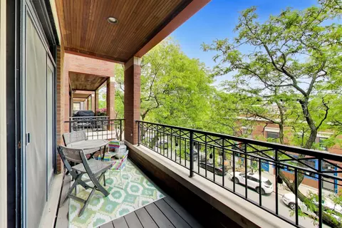 Exterior - 2912 N Sheffield Ave #3S, Chicago, IL 60657 photo 2 of 6