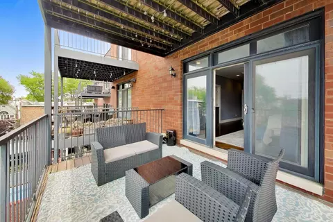 Exterior - 2912 N Sheffield Ave #3S, Chicago, IL 60657 photo 5 of 6