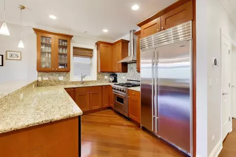 Kitchen - 2912 N Sheffield Ave #3S, Chicago, IL 60657 photo 2 of 3