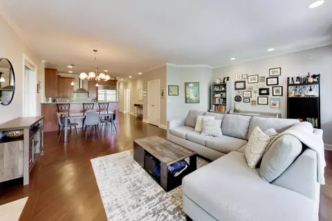 Living - 2912 N Sheffield Ave #3S, Chicago, IL 60657 photo 3 of 4