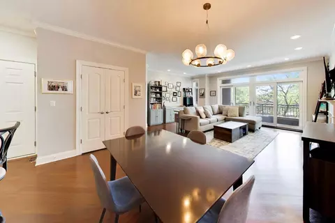 Dining - 2912 N Sheffield Ave #3S, Chicago, IL 60657 photo 2 of 2
