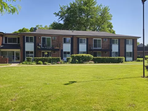 2431 E Brandenberry Ct #2M, Arlington Heights, IL 60004
