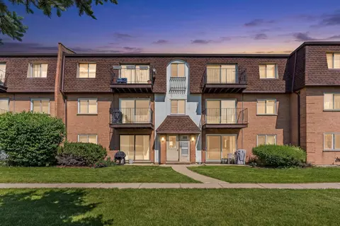 9480 Bay Colony Dr #2N, Des Plaines, IL 60016
